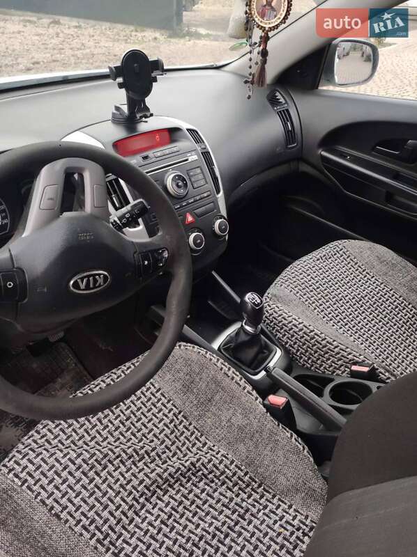 Універсал Kia Ceed 2010 в Красному