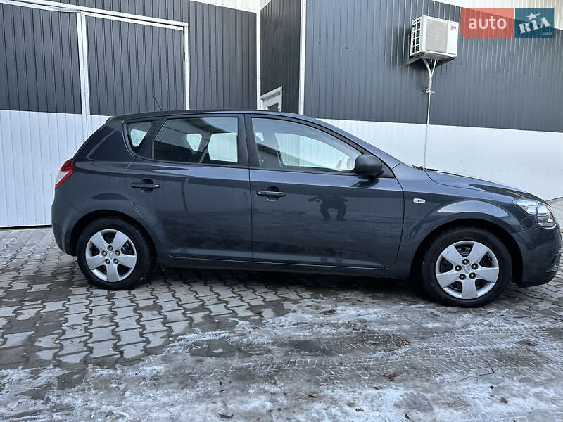 Хэтчбек Kia Ceed 2010 в Коломые