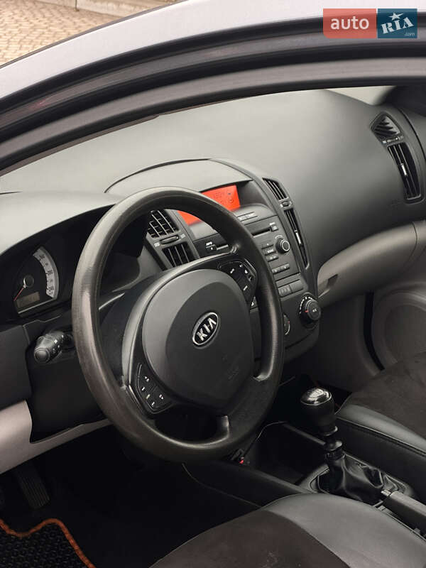 Хэтчбек Kia Ceed 2007 в Полтаве