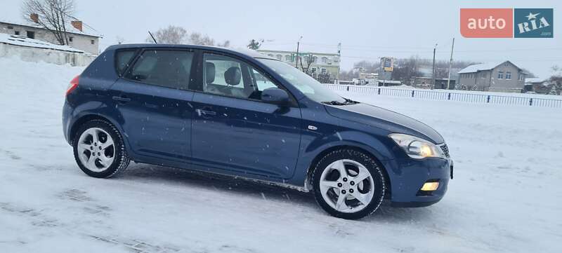 Хетчбек Kia Ceed 2010 в Нововолинську