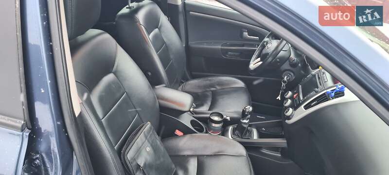 Хетчбек Kia Ceed 2010 в Нововолинську