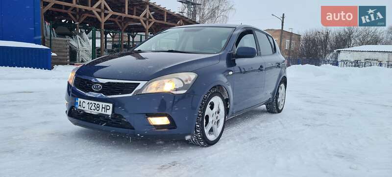 Хетчбек Kia Ceed 2010 в Нововолинську