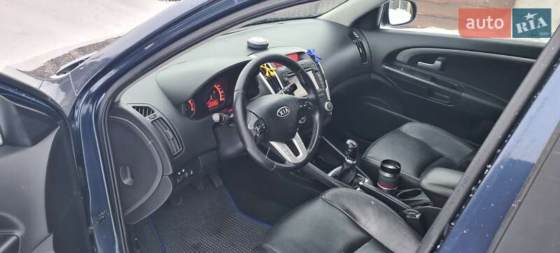 Хетчбек Kia Ceed 2010 в Нововолинську