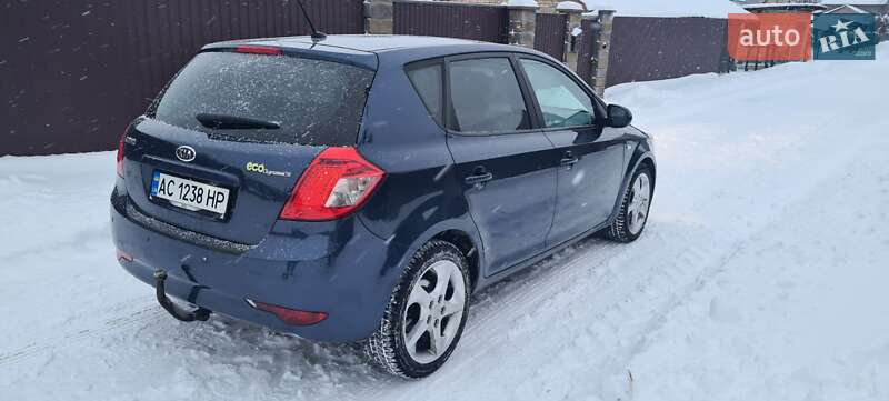 Хетчбек Kia Ceed 2010 в Нововолинську