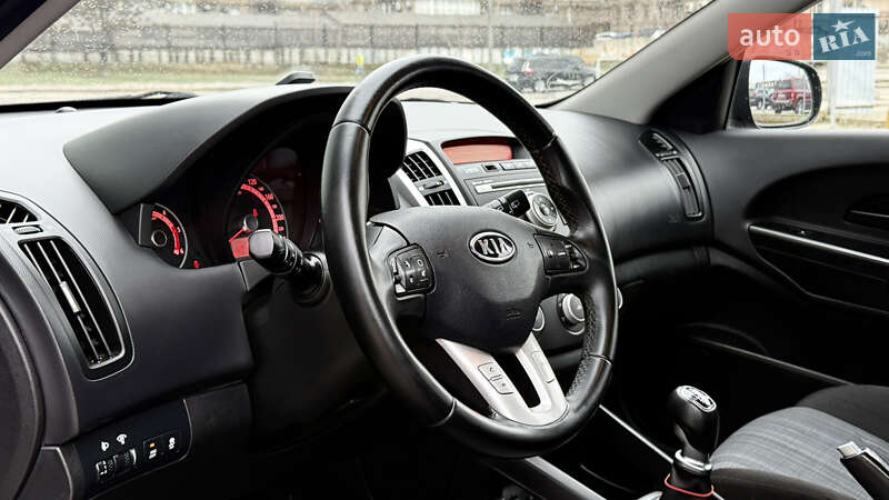 Универсал Kia Ceed 2012 в Запорожье