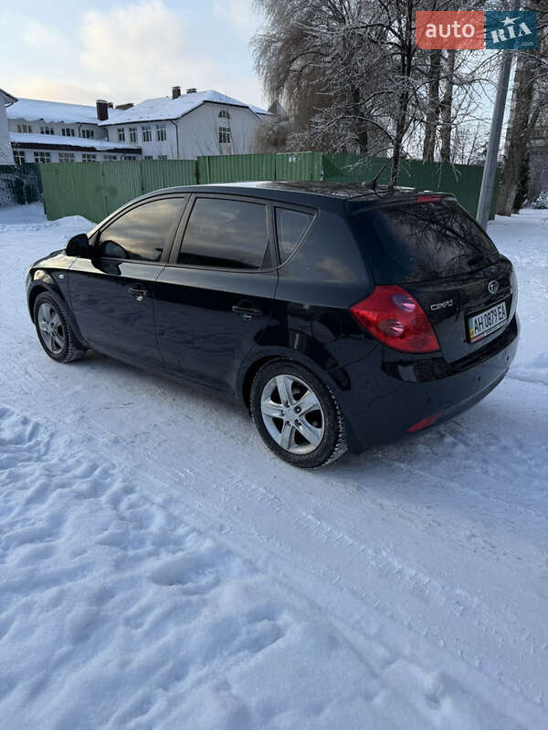 Хэтчбек Kia Ceed 2008 в Киеве
