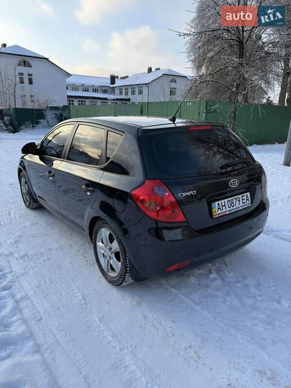 Хэтчбек Kia Ceed 2008 в Киеве