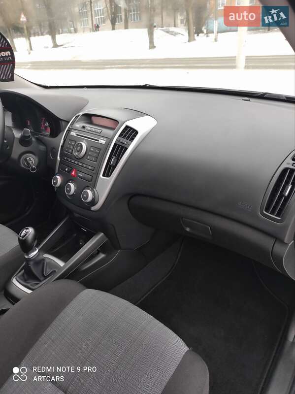 Универсал Kia Ceed 2010 в Каменском