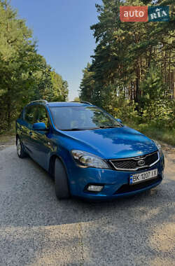 Универсал Kia Ceed 2012 в Остроге