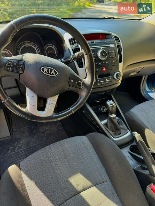 Универсал Kia Ceed 2012 в Остроге