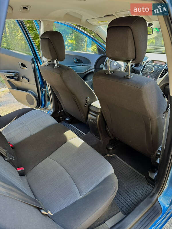 Универсал Kia Ceed 2012 в Остроге