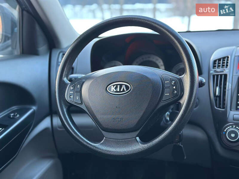 Хэтчбек Kia Ceed 2009 в Днепре