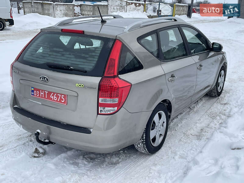 Універсал Kia Ceed 2010 в Луцьку