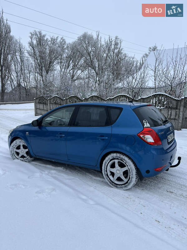 Хетчбек Kia Ceed 2010 в Чернівцях фото 7 Хетчбек Kia Ceed 2010 в Чернівцях