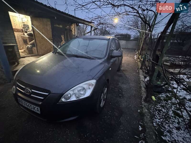 Хетчбек Kia Ceed 2008 в Грейгово