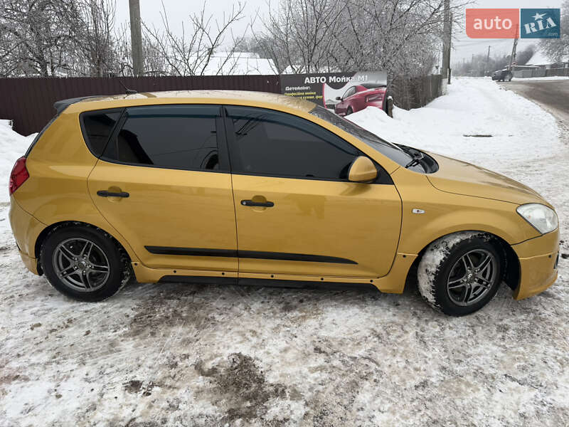 Хэтчбек Kia Ceed 2008 в Крыжополе