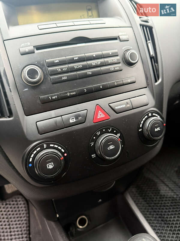 Хэтчбек Kia Ceed 2007 в Ужгороде