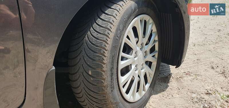 Хэтчбек Kia Ceed 2012 в Киеве