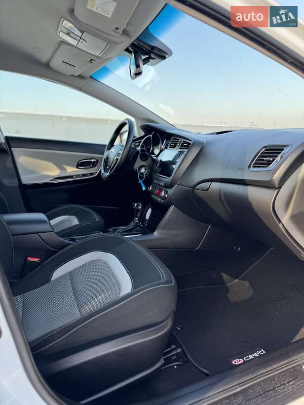 Хетчбек Kia Ceed 2015 в Києві фото 29 Хетчбек Kia Ceed 2015 в Києві