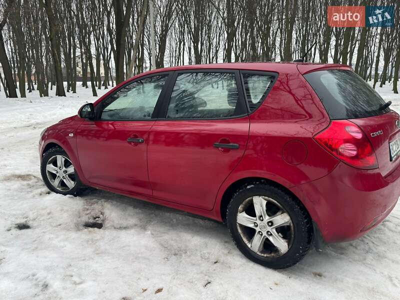 Хэтчбек Kia Ceed 2009 в Львове