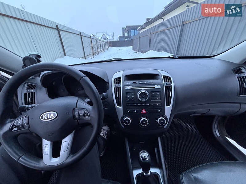 Универсал Kia Ceed 2010 в Луцке