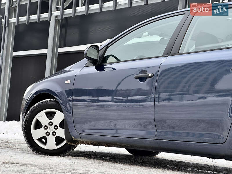 Хэтчбек Kia Ceed 2009 в Киеве