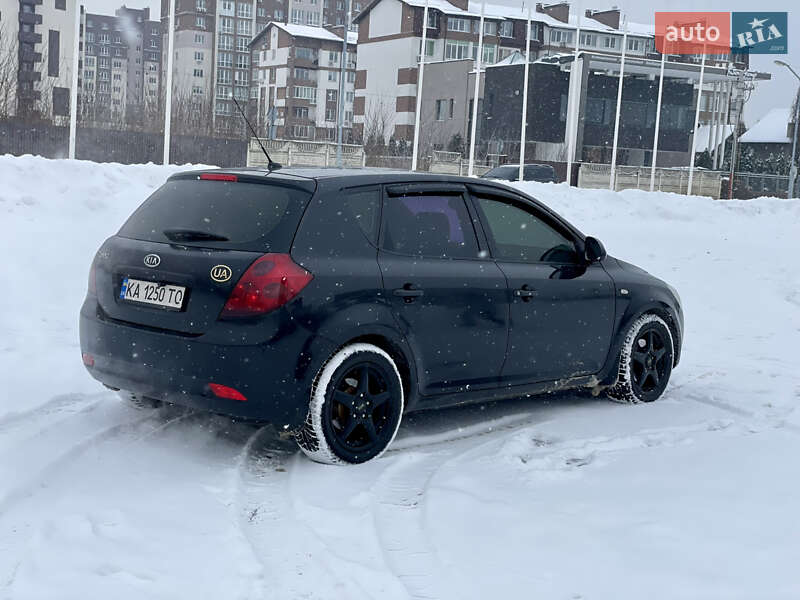 Хэтчбек Kia Ceed 2008 в Обухове