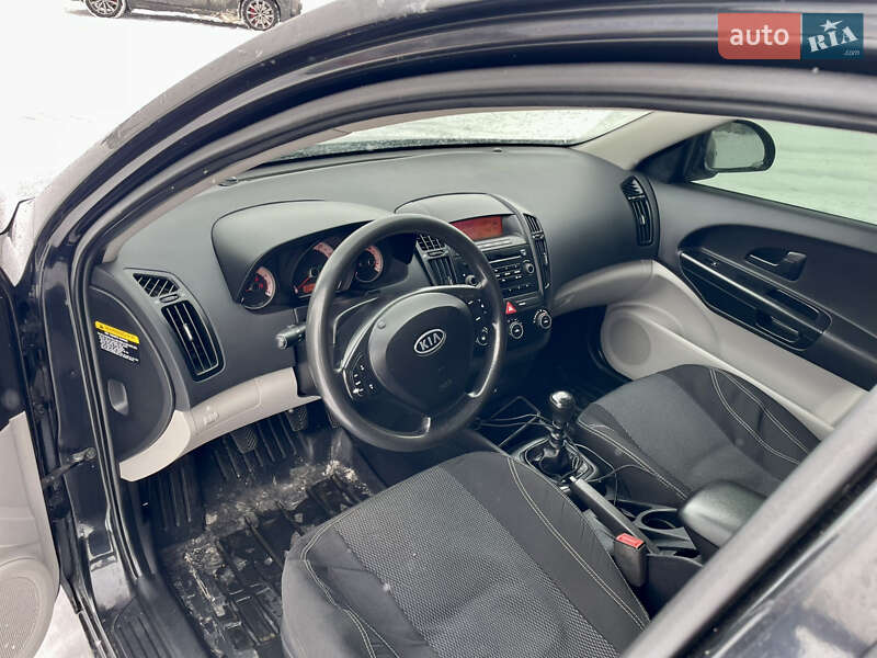 Хэтчбек Kia Ceed 2008 в Обухове