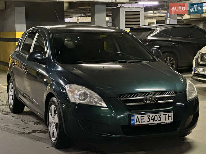 Хэтчбек Kia Ceed 2009 в Днепре