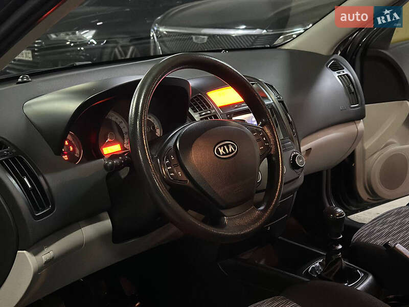 Хэтчбек Kia Ceed 2009 в Днепре