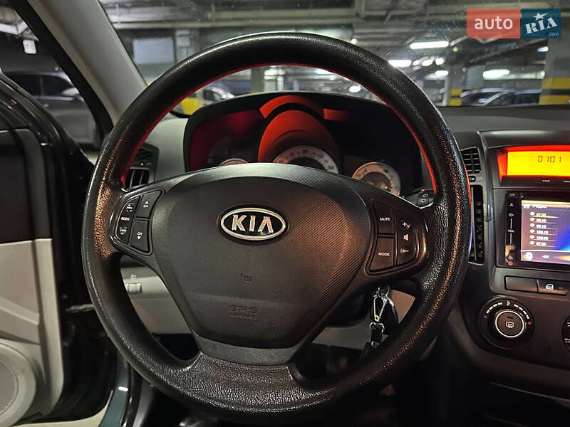 Хэтчбек Kia Ceed 2009 в Днепре