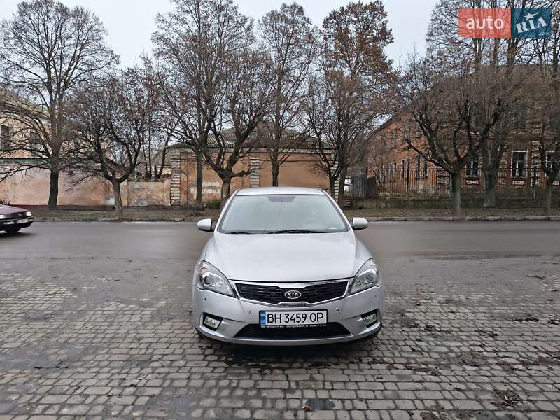 Хэтчбек Kia Ceed 2009 в Чугуеве