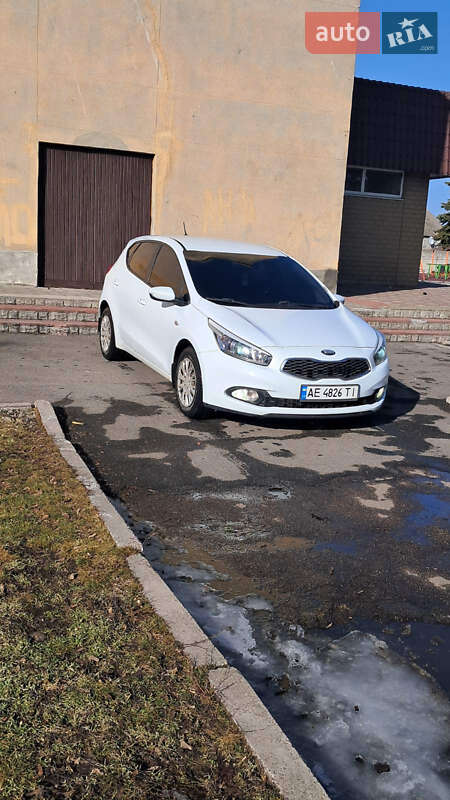 Хэтчбек Kia Ceed 2013 в Днепре