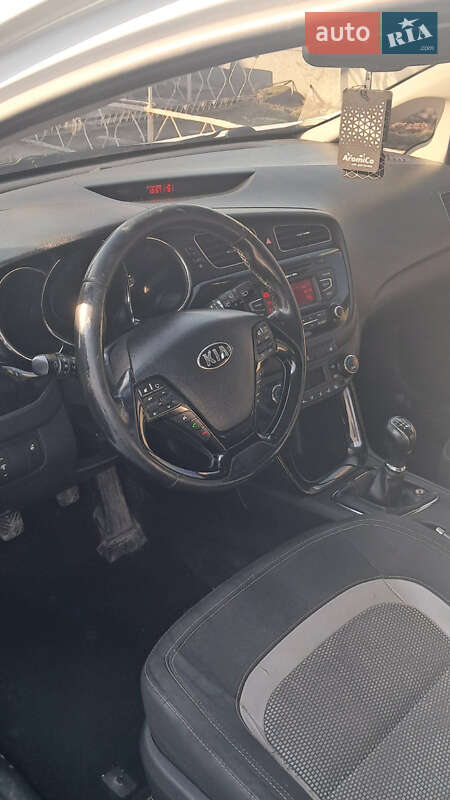 Хэтчбек Kia Ceed 2013 в Днепре