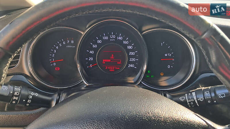 Хэтчбек Kia Ceed 2013 в Днепре
