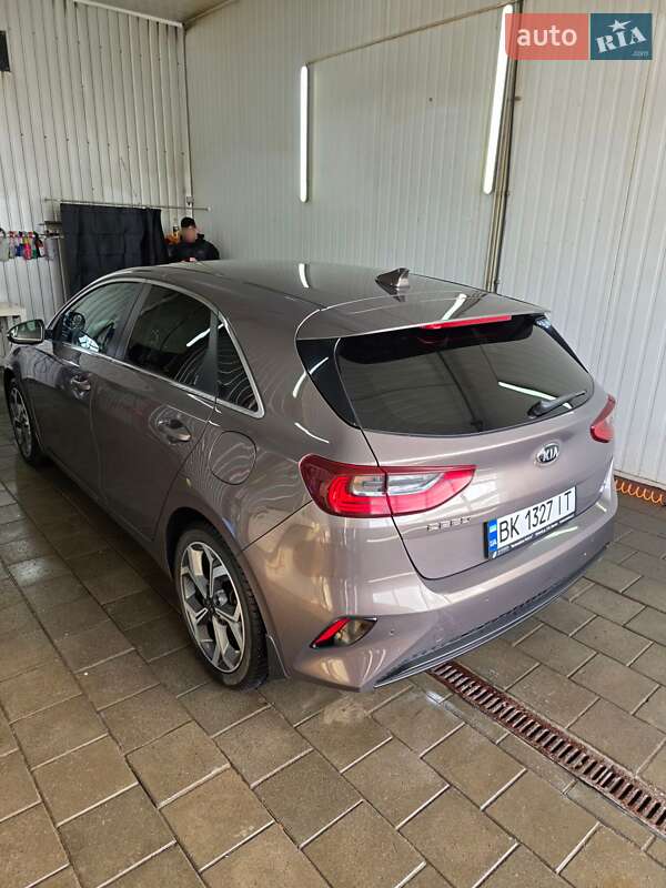 Хэтчбек Kia Ceed 2019 в Сарнах