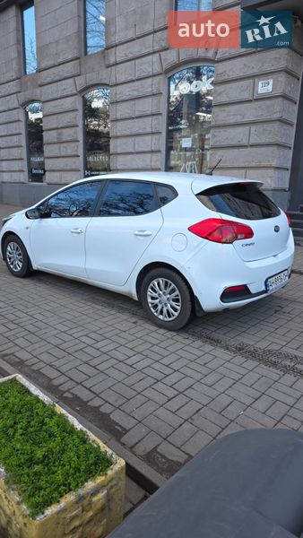 Хэтчбек Kia Ceed 2013 в Днепре