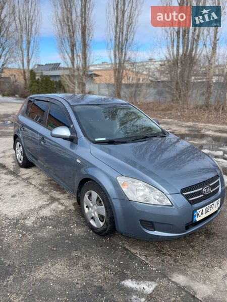Хэтчбек Kia Ceed 2008 в Украинке