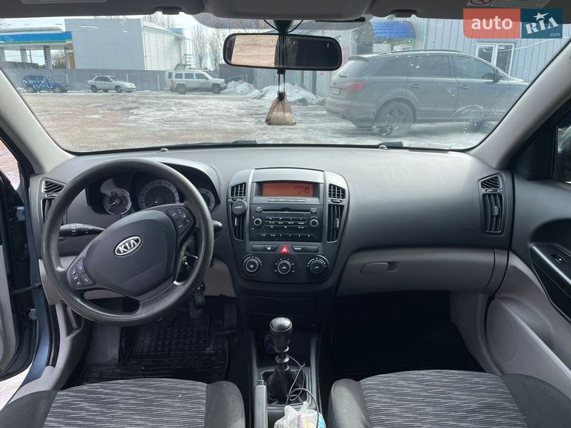 Хэтчбек Kia Ceed 2008 в Украинке