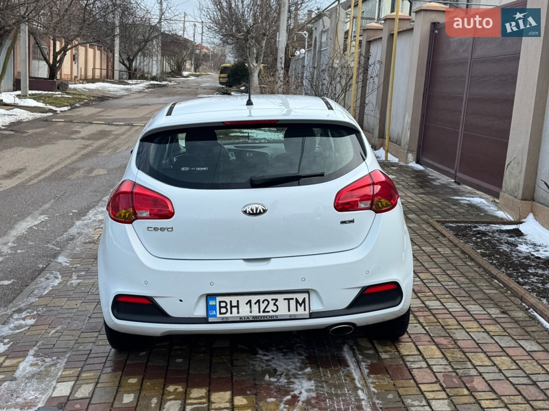Хэтчбек Kia Ceed 2012 в Одессе