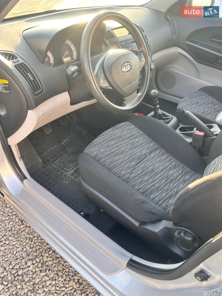 Хэтчбек Kia Ceed 2008 в Львове