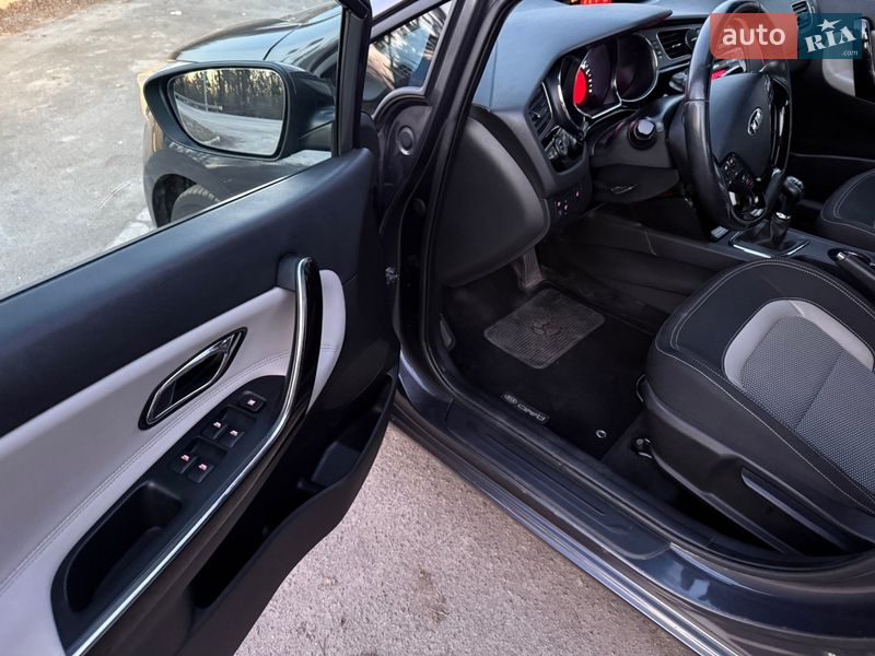 Хэтчбек Kia Ceed 2012 в Киеве