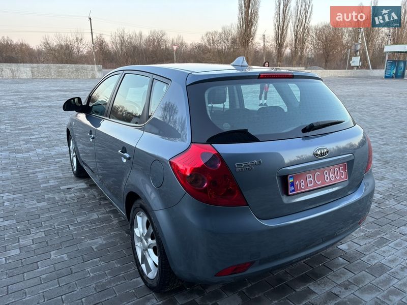 Хэтчбек Kia Ceed 2008 в Хороле