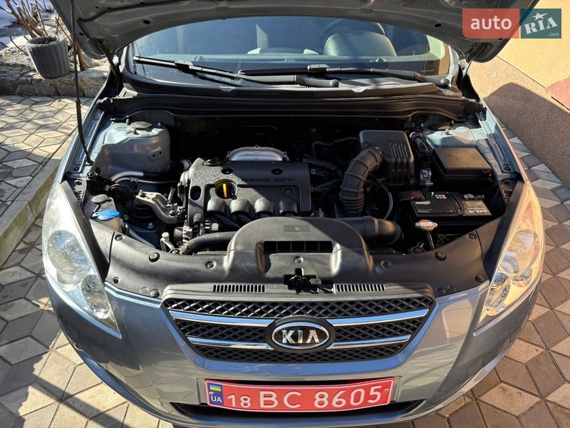 Хэтчбек Kia Ceed 2008 в Хороле