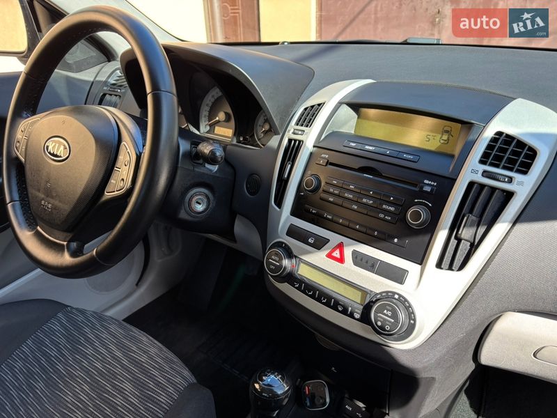 Хэтчбек Kia Ceed 2008 в Хороле