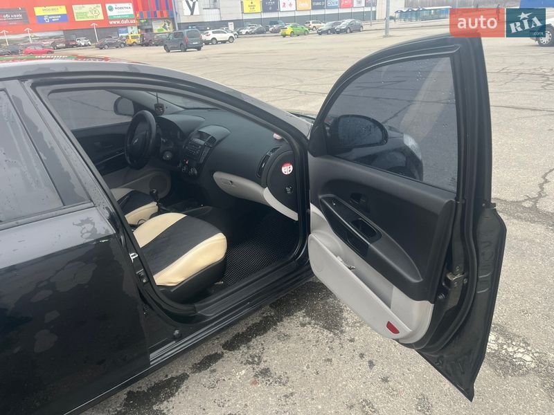 Хэтчбек Kia Ceed 2008 в Харькове