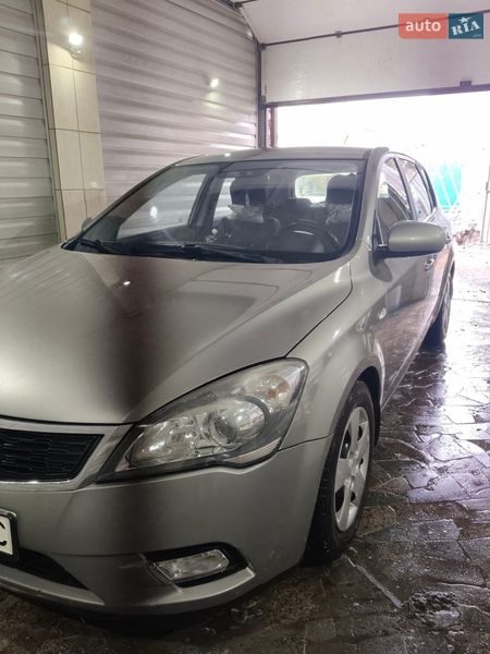 Хетчбек Kia Ceed 2010 в Покрові