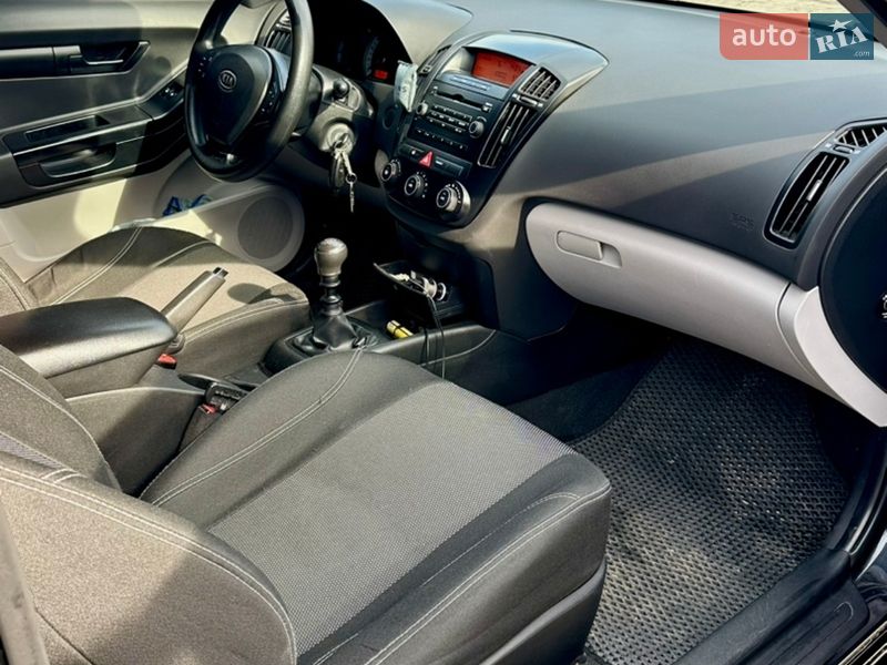 Хэтчбек Kia Ceed 2008 в Днепре