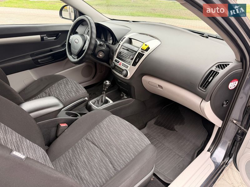 Хетчбек Kia Ceed 2008 в Дніпрі