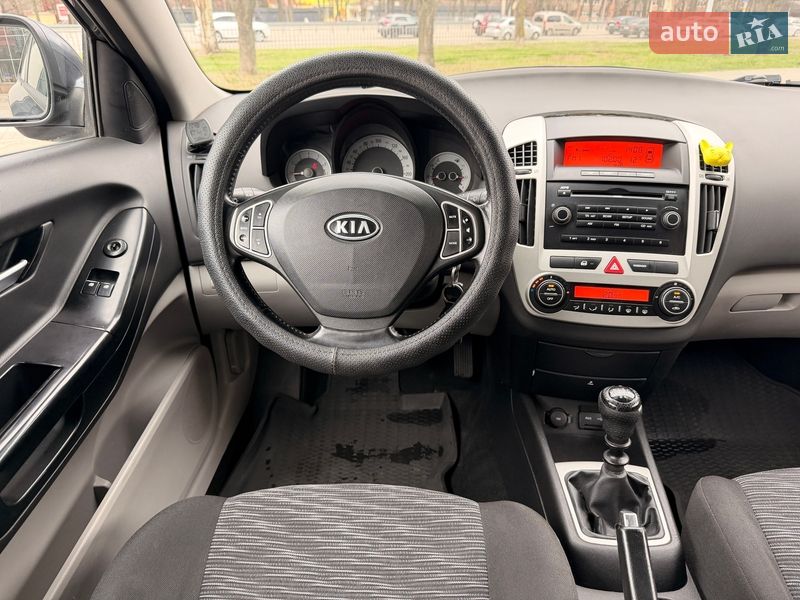 Хетчбек Kia Ceed 2008 в Дніпрі